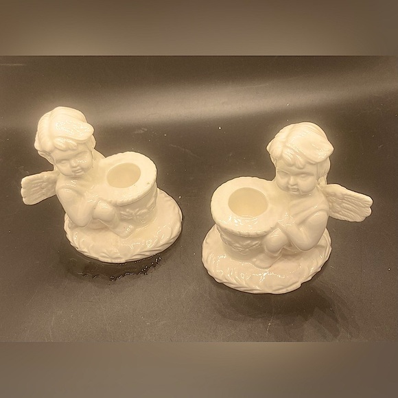 Vntg 5’ porcelain cherub angel figurine candlestick holder set 3.5’ round base - Picture 2 of 11